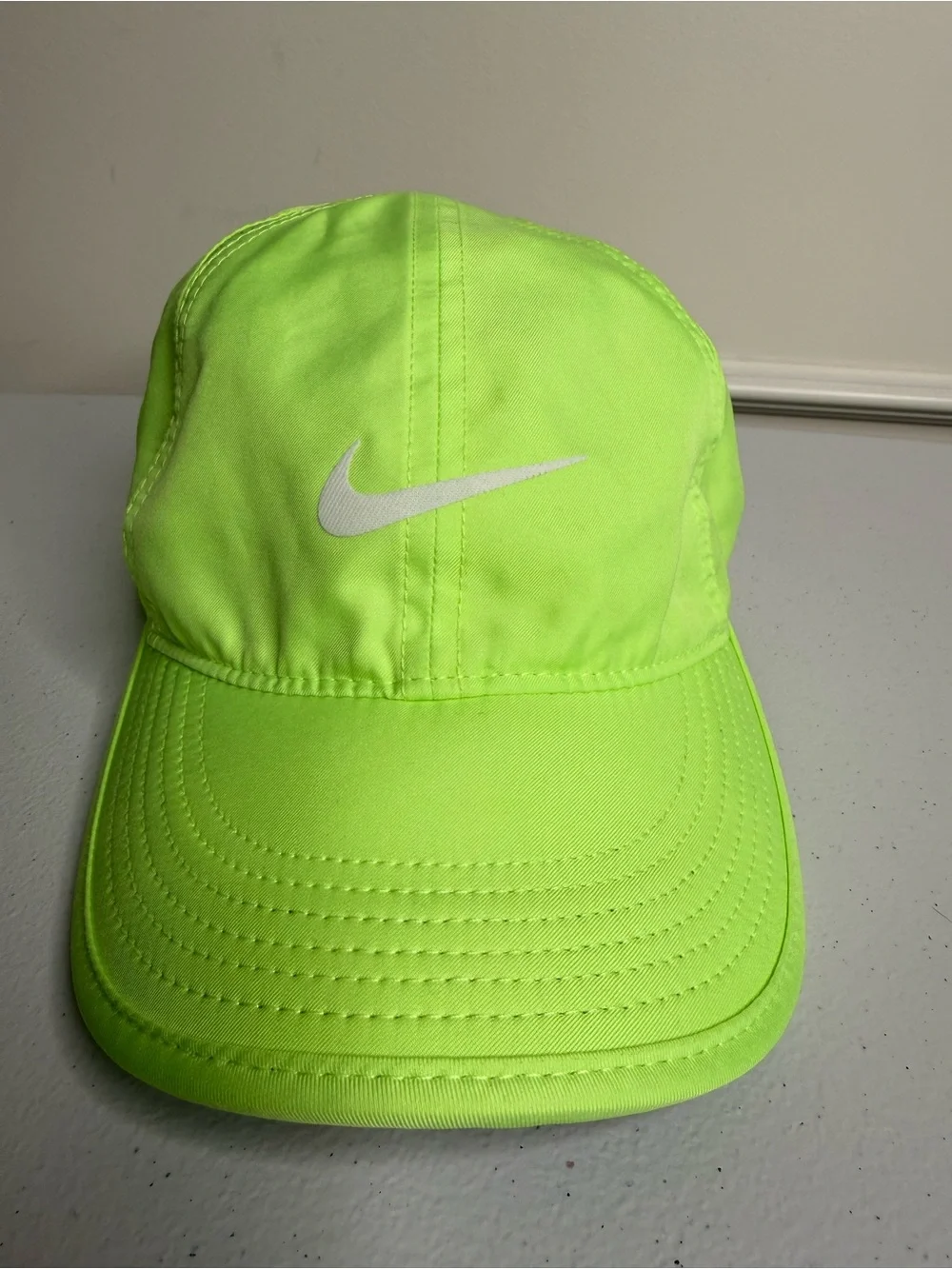 Unisex Nike Neon Green Featherlight Adjustable Cap, L/XL - Picture 1 of 8